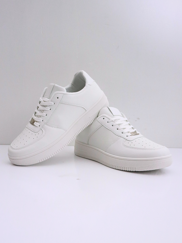 zapatos casuales blancos