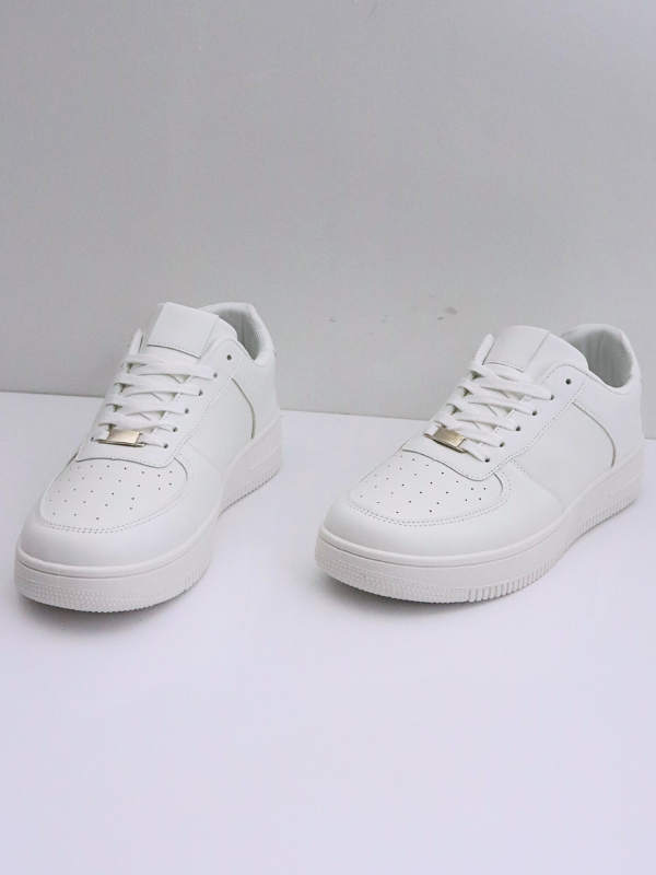 zapatos casuales blancos