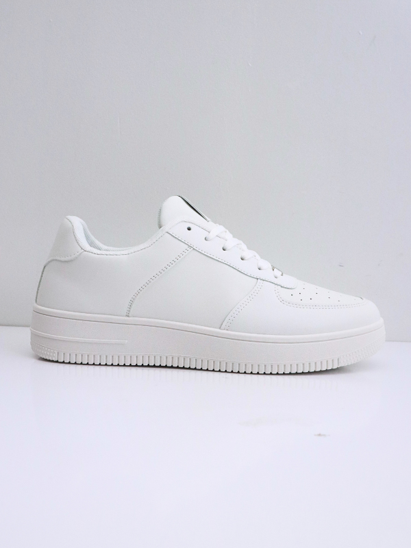 zapatos casuales blancos