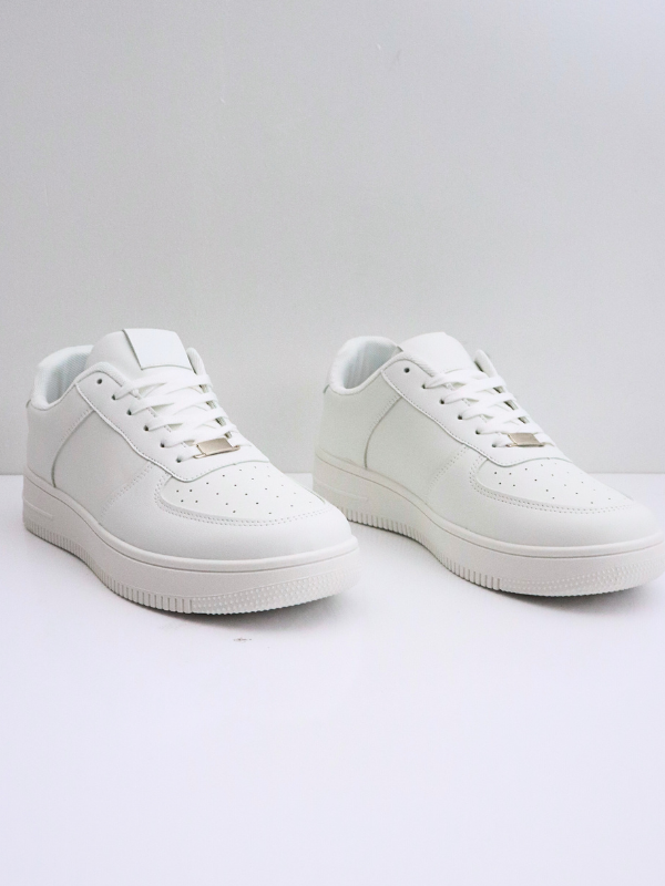 zapatos casuales blancos