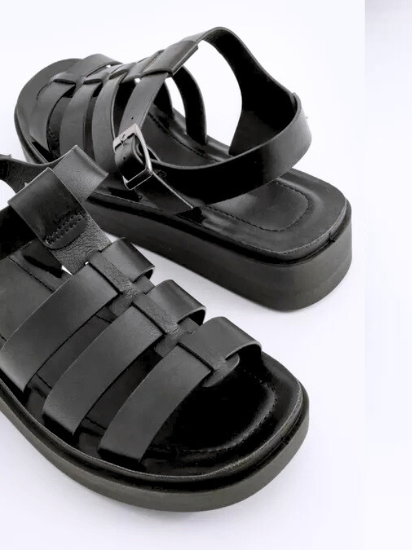 Sandalias con plataforma y tiras