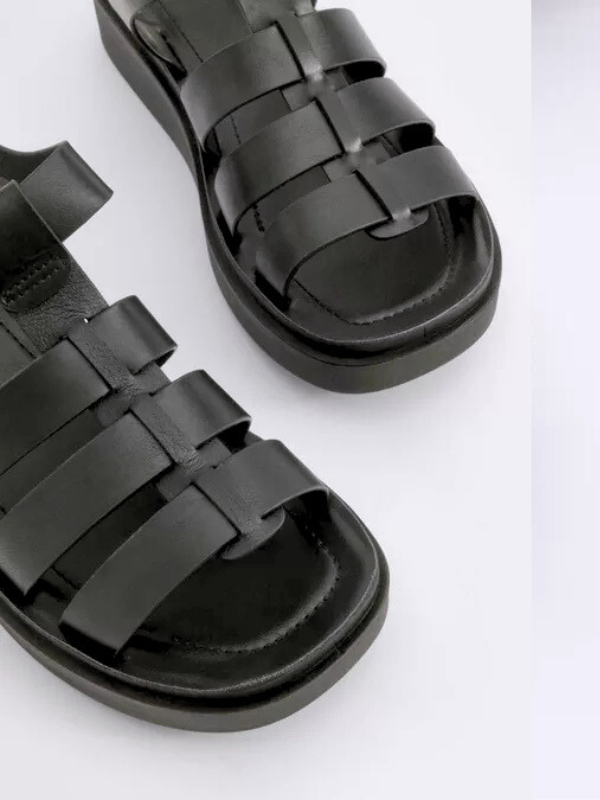 Sandalias con plataforma y tiras