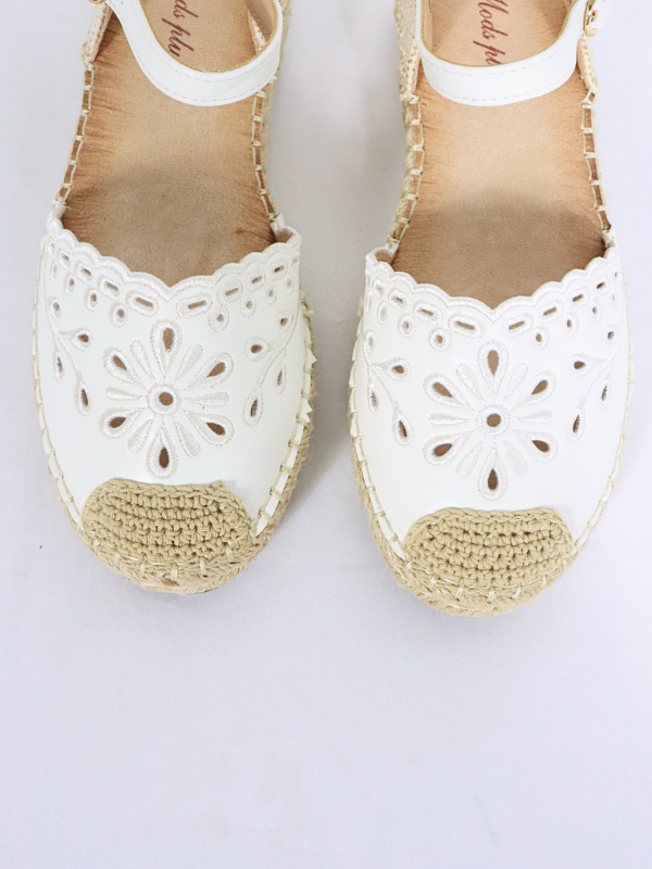 ALPARGATA MUJER TROQUELADO FLORES CON...