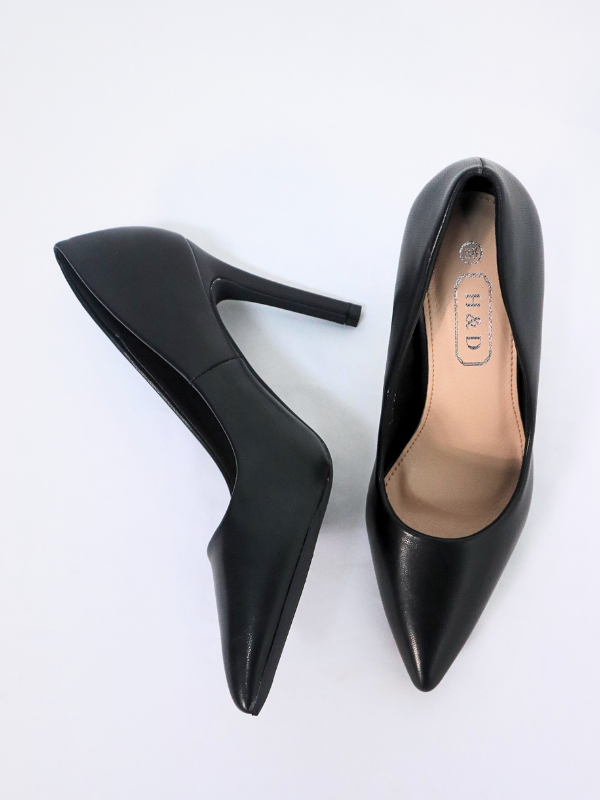 Zapato de tacón de aguja negro de...