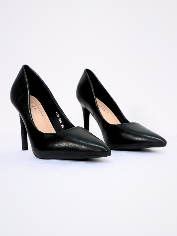 Zapato de tacón de aguja negro de...