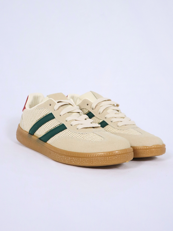 Zapatillas deportivas son modernas y...