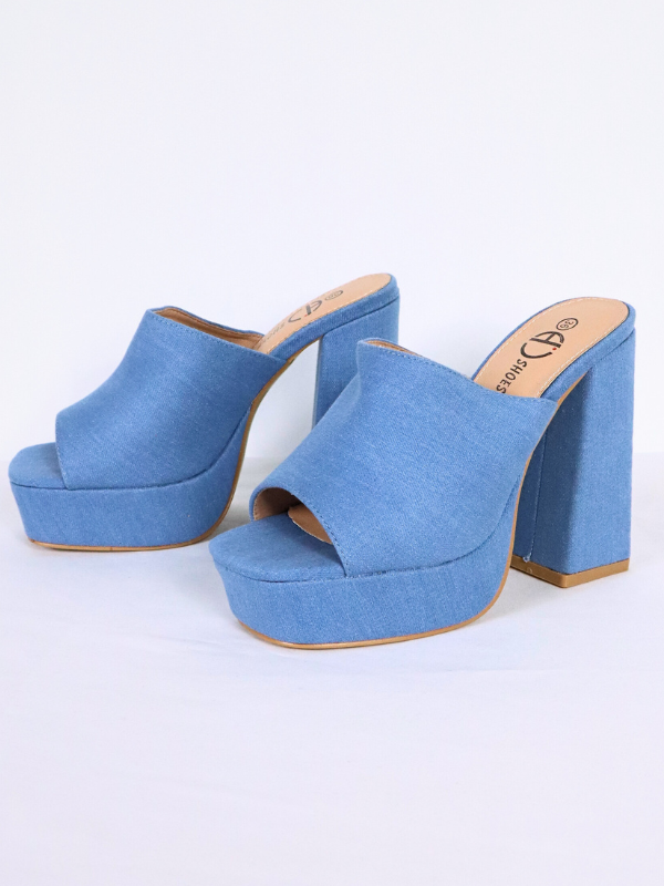 Sandalias tipo zuecos de tacon...