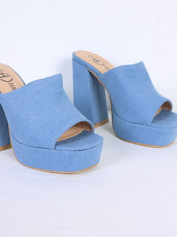 Sandalias tipo zuecos de tacon...