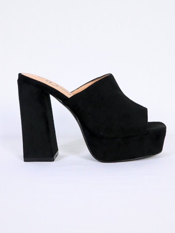 Sandalias tipo zuecos de tacon...