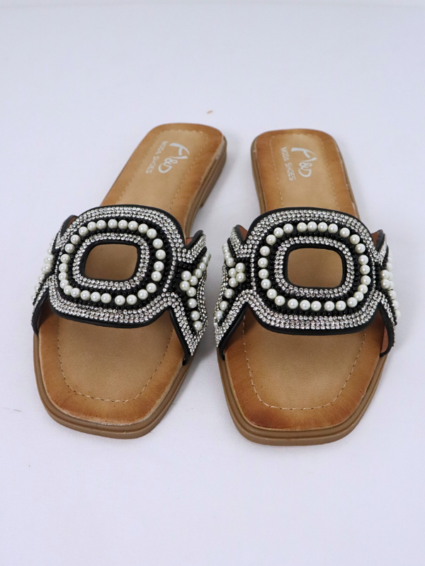 Sandalias planas con incrustaciones...