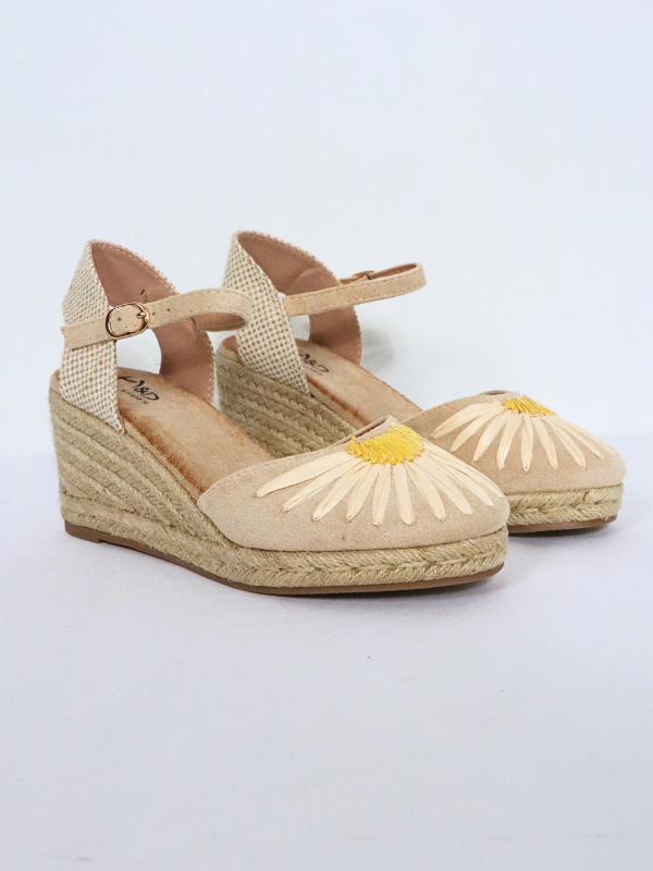 Sandalias cuña de verano con bordado...