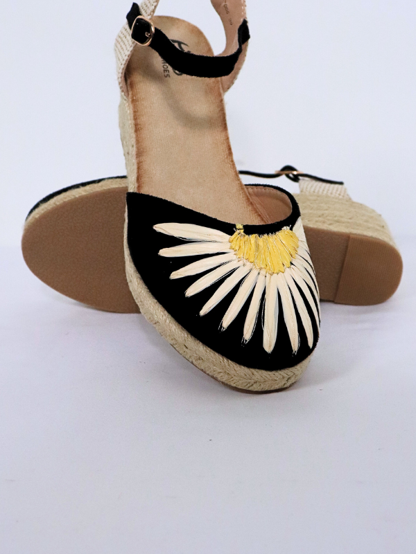 Sandalias cuña de verano con bordado...