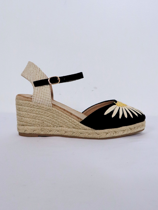 Sandalias cuña de verano con bordado...