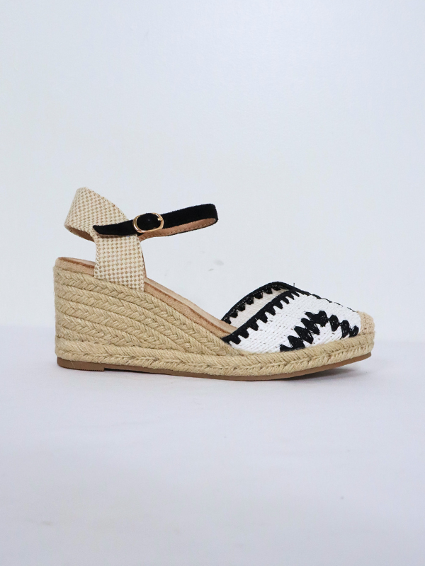 Sandalias tejidas de verano...