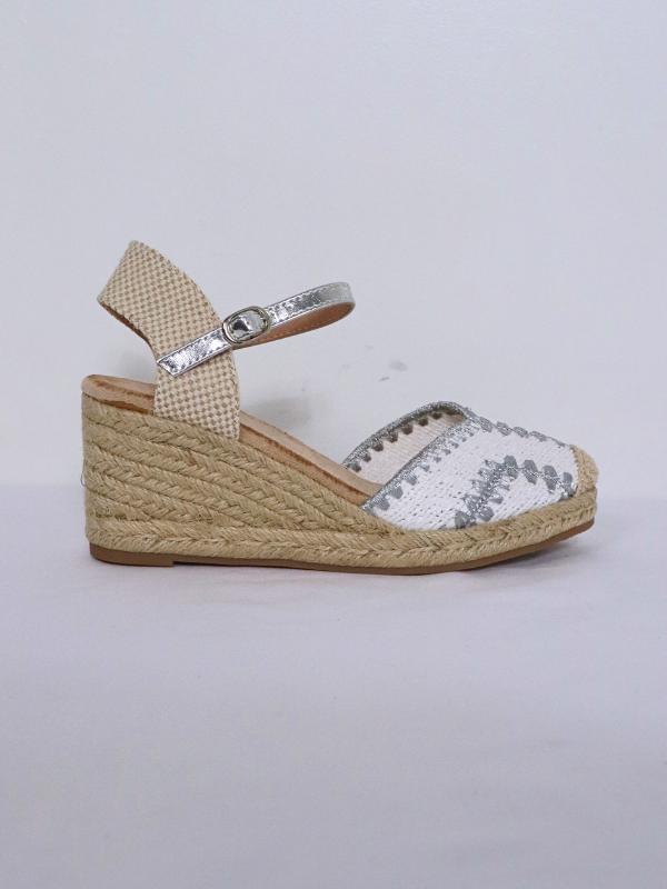 Sandalias tejidas de verano...