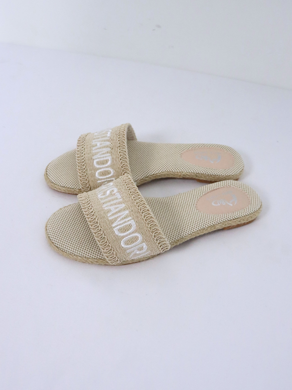 Sandalias planas de verano bordadas