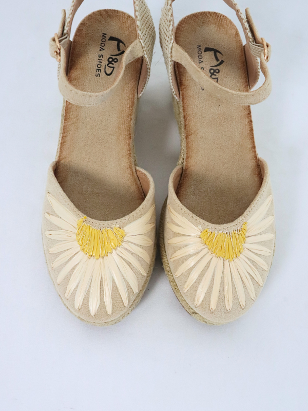 Sandalias cuña de verano con bordado...