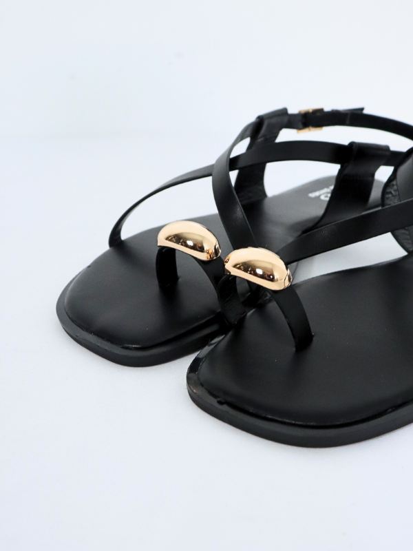 Sandalias planas adornadas... 2