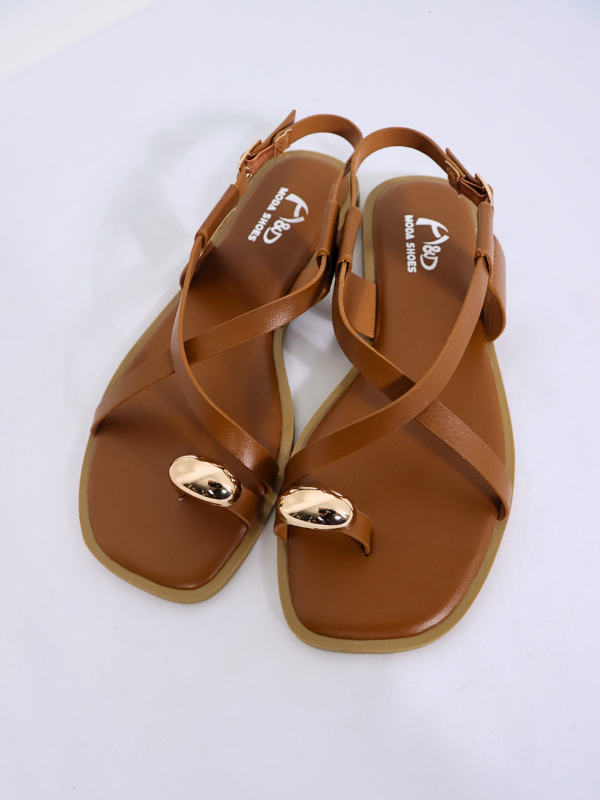 Sandalias planas adornadas metálicas,...