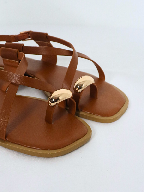 Sandalias planas adornadas... 2