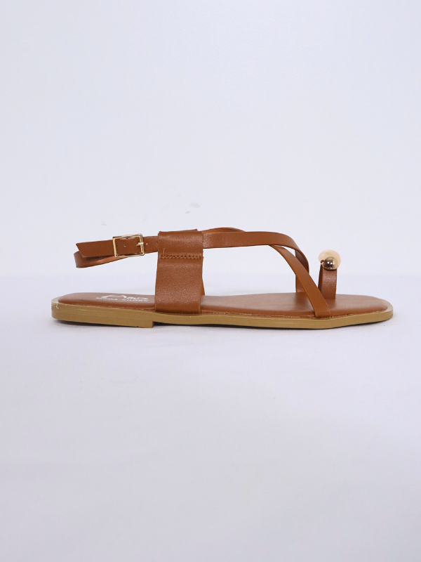 Sandalias planas adornadas metálicas,...