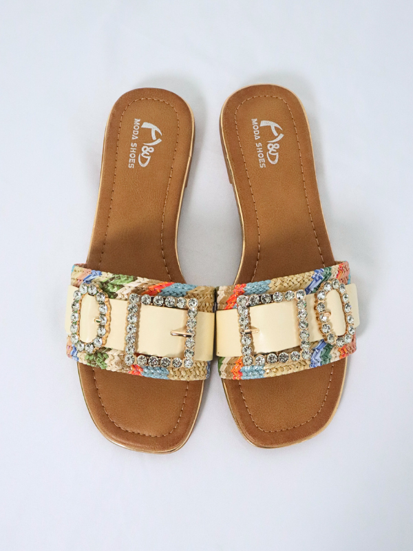 Sandalias planas diseñadas con...