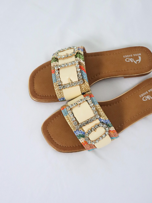 Sandalias planas diseñadas con...