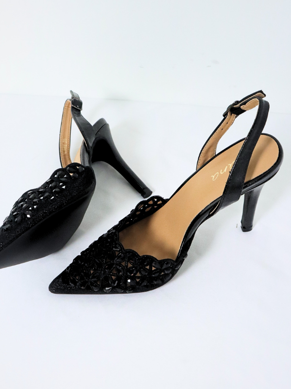 Zapatos color crema de tacón con...