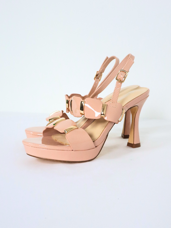 Sandalia charol con tacón