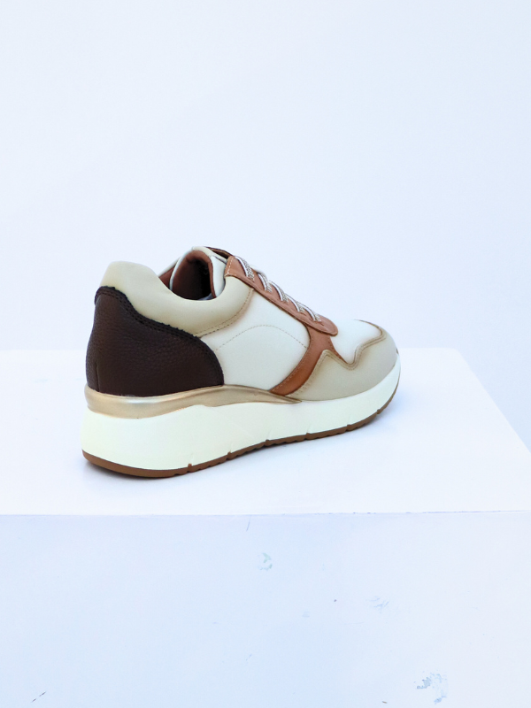 Zapatos casuales beige suela ligera