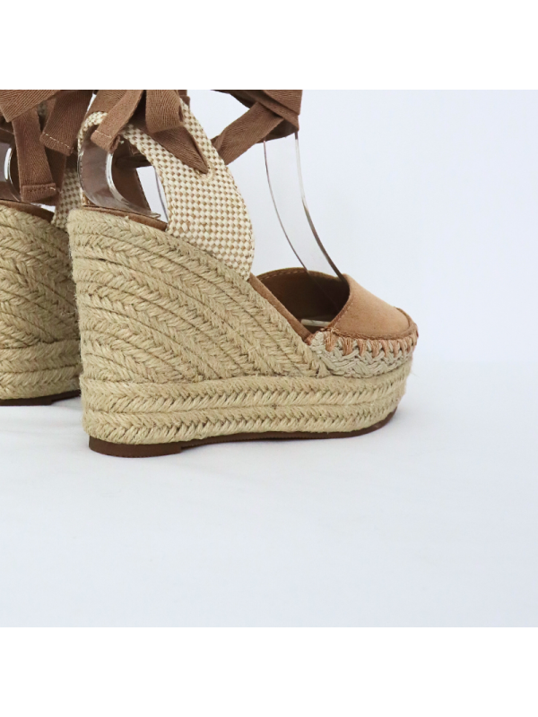 Sandalias de cuña con tiras