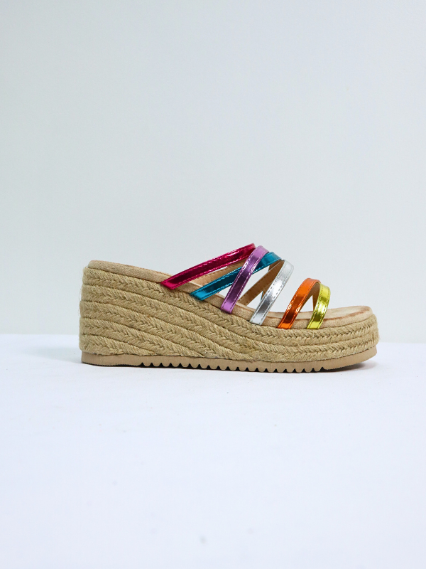 Sandalias cómodas con tiras...