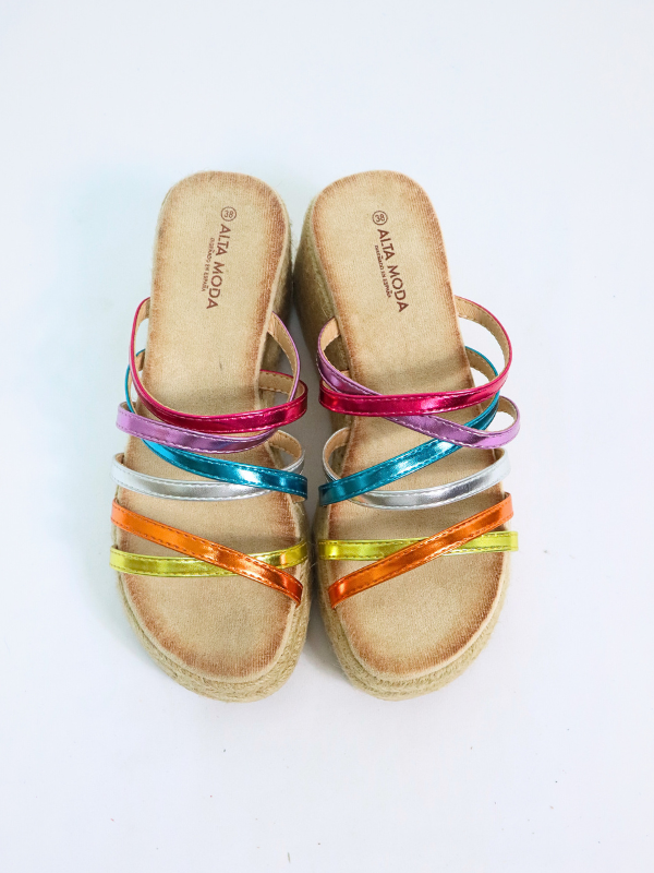 Sandalias cómodas con tiras cruzadas...