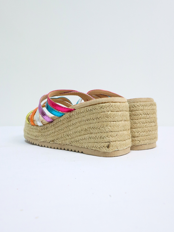 Sandalias cómodas con tiras cruzadas...