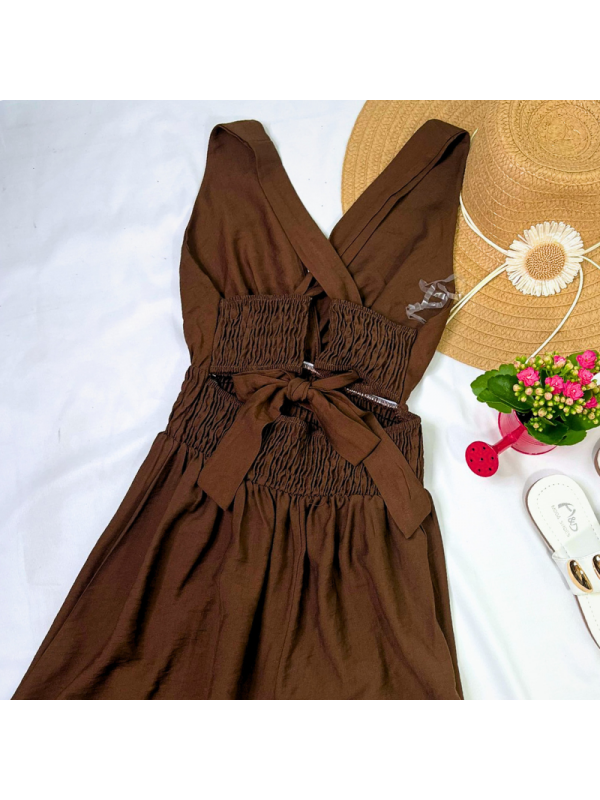 Vestido de tirantes con fruncido bajo...