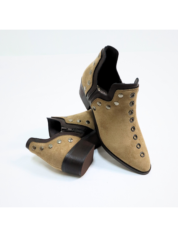 Botines estilo western con tacón bajo