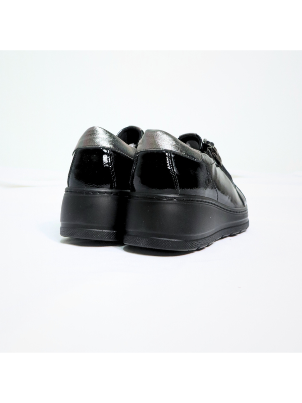 Zapatillas negras de charol con suela...