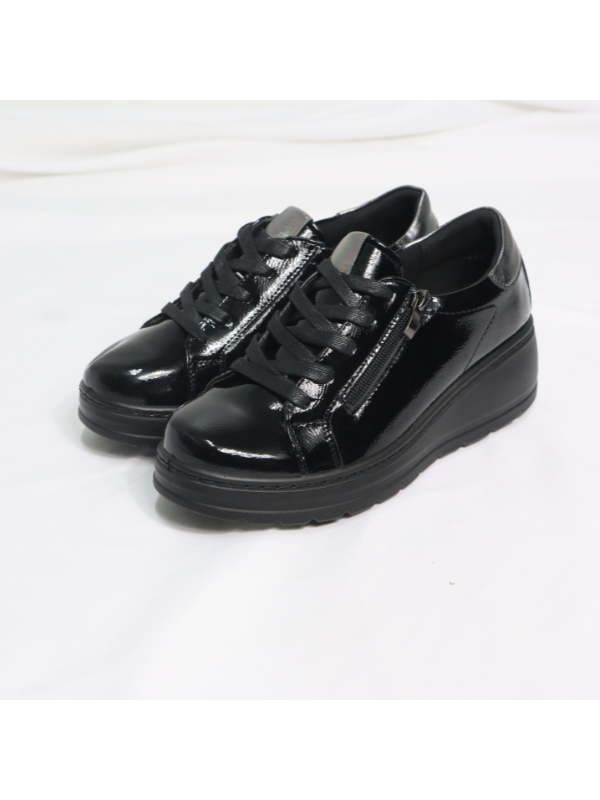 Zapatillas negras de charol con suela...