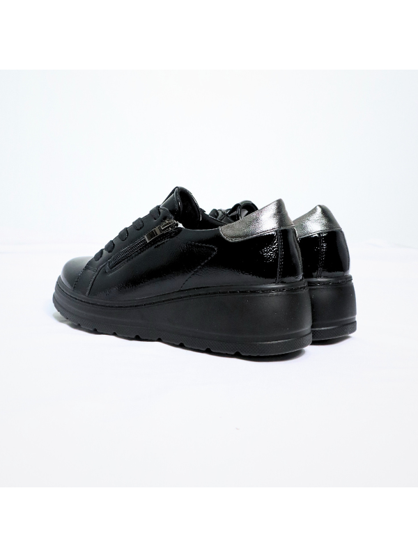 Zapatillas negras de charol con suela...