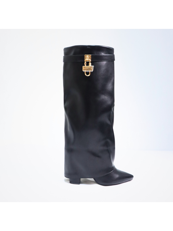 Botas altas de punta...