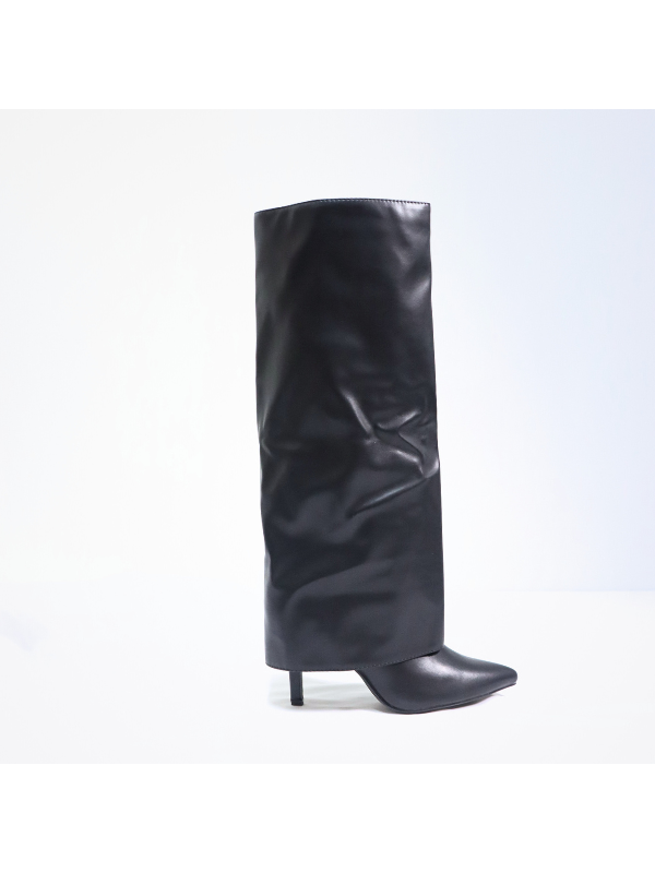 Botas altas de tacón fino con punta...