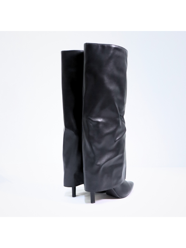 Botas altas de tacón fino con punta...