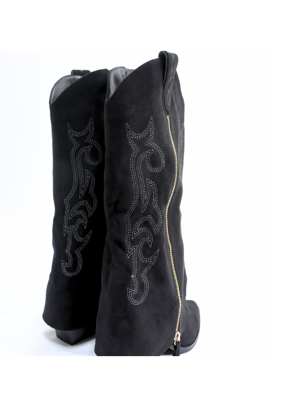 Botas de moda con costuras decorativas