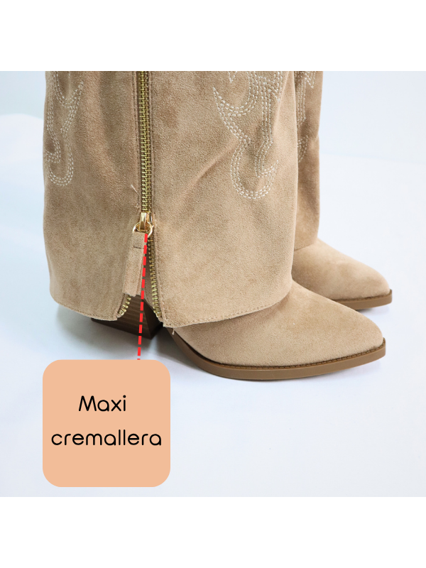 Botas de moda con costuras decorativas