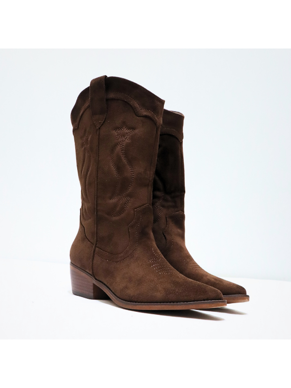 Botas altas color café oscuro con...