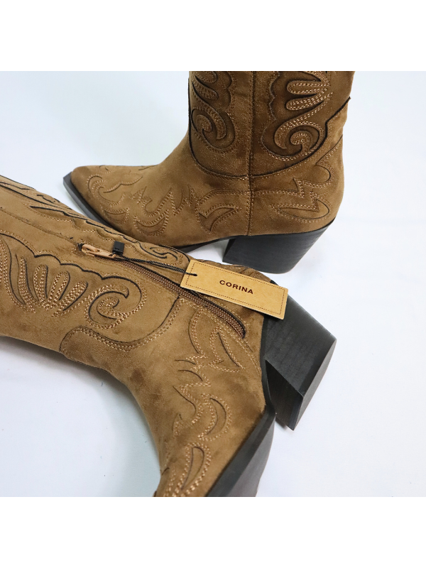 Marca CORINA Botas altas de tacón 8...