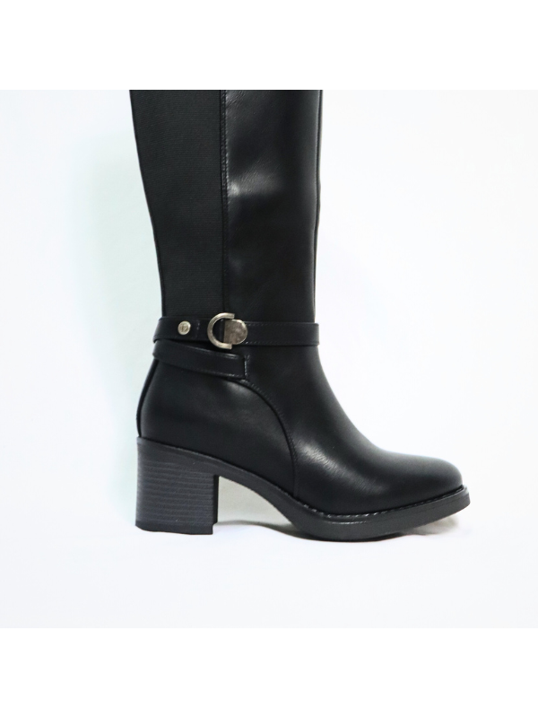 Botas altas con cremallera lateral...