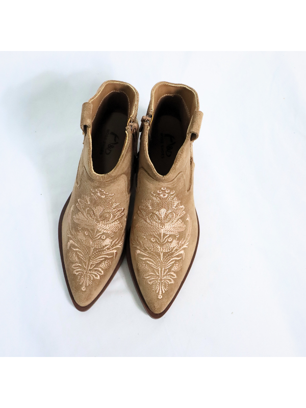 Botín cowboy con tacón bajo