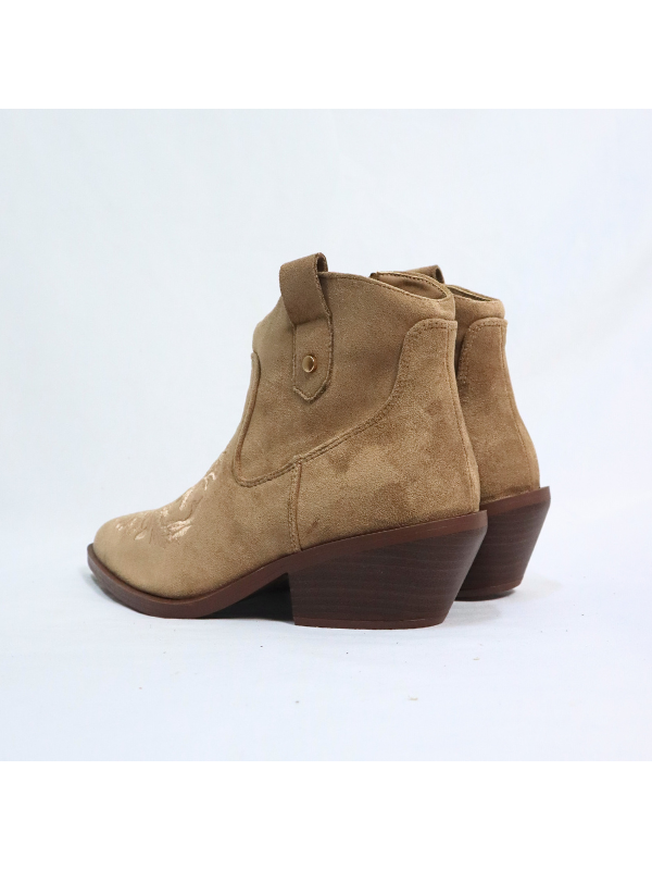 Botín cowboy con tacón bajo