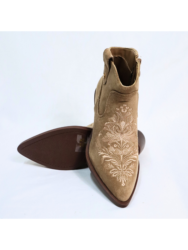 Botín cowboy con tacón bajo